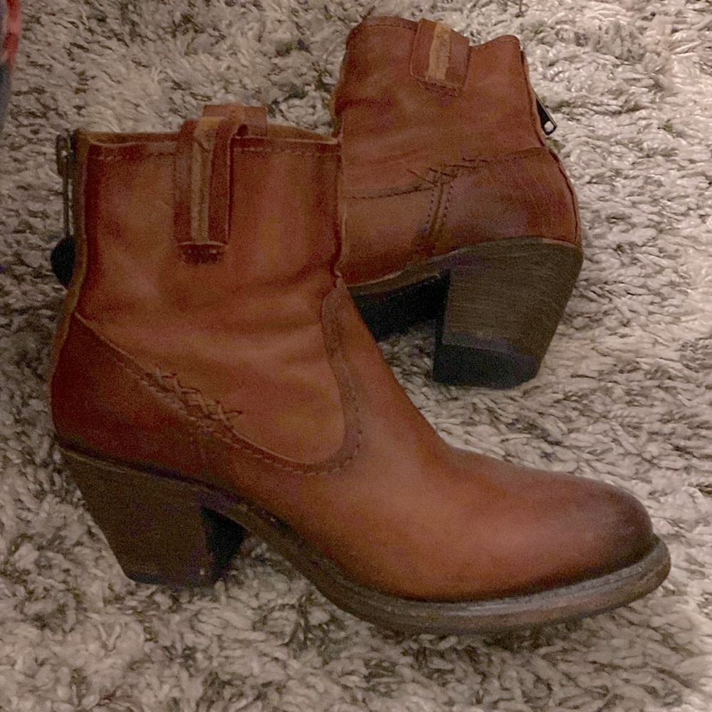 🤠FRYE  Women’s Bootie 7.5